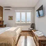 Grand Square Suite - Tale Of The City