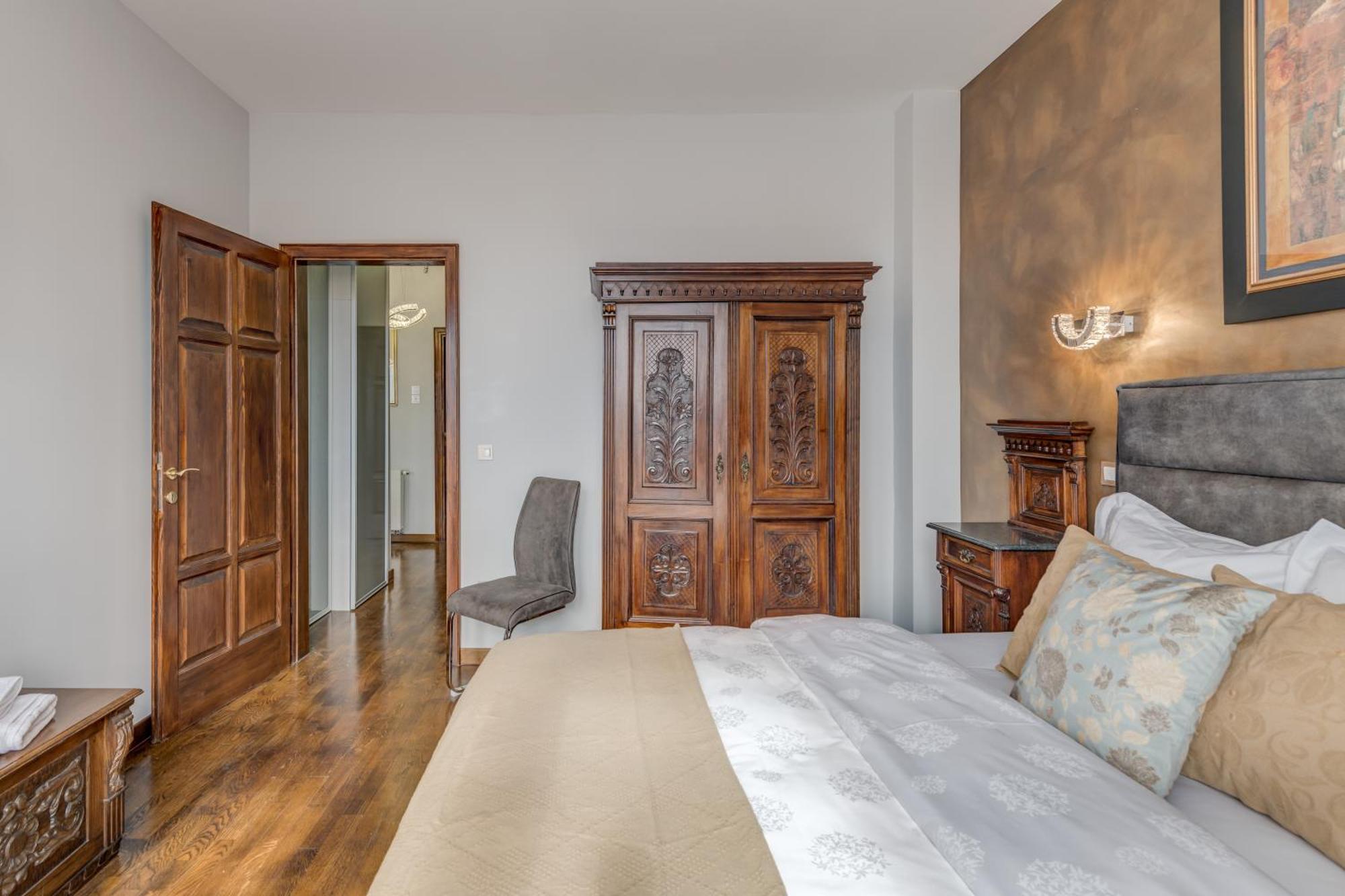 Grand Square - Tale Of The Apartment *